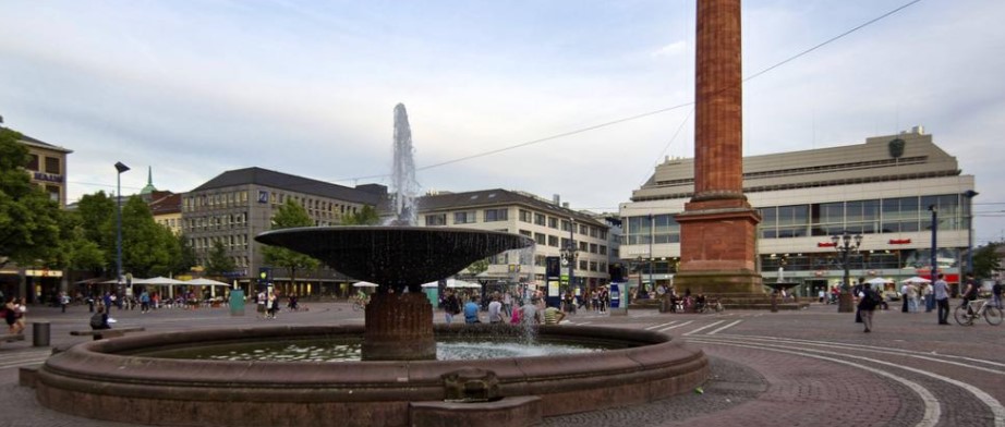 سوريين و أفغان ….