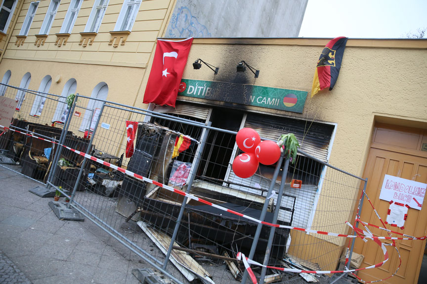 مرة أخرى قضية المساجد تتصدر الصحف