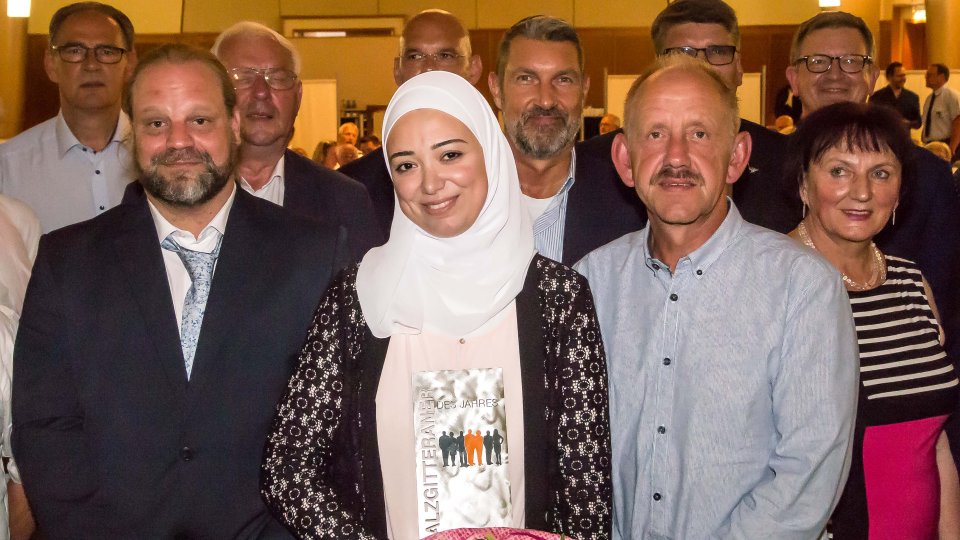 مدينة زالتسغتر الألمانية تمنح شابة سورية جائزة الأفضل من بين سكانها