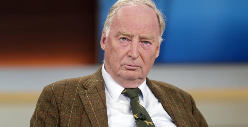 ملابس و مفاتيح رئيس حزب البديل في خبر كان !!