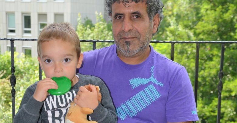 بالفيديو : رجل سوري بألمانيا ينقذ طفل