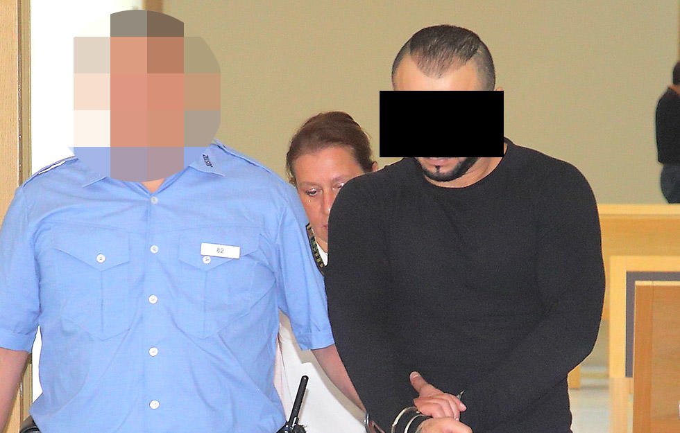 لسبب مجهول اقرأ ما فعله شاب عراقي بضابط ألماني