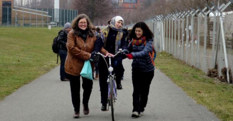 دورات لتدريب اللاجئات على قيادة الدراجات في ألمانيا