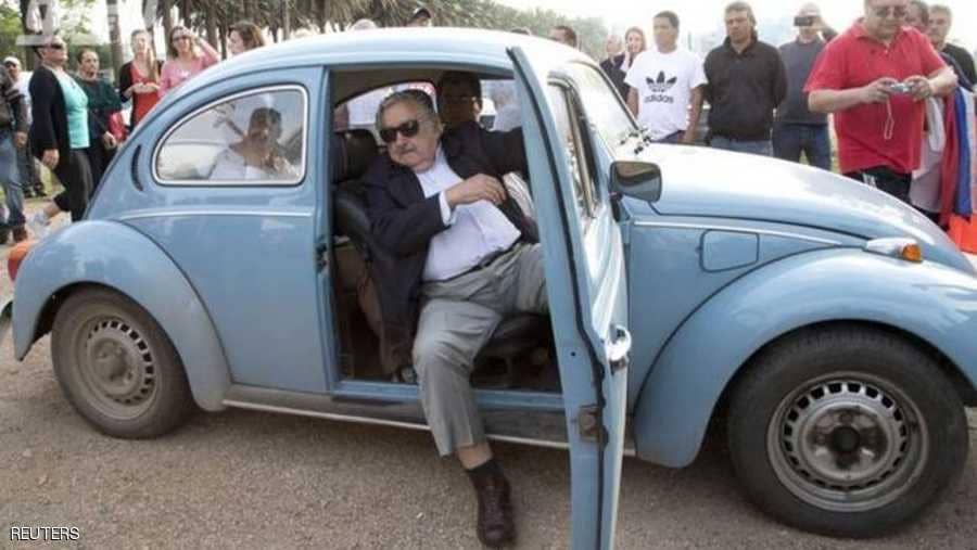 رئيس أورغواي السابق يرفض راتبه التعاقدي