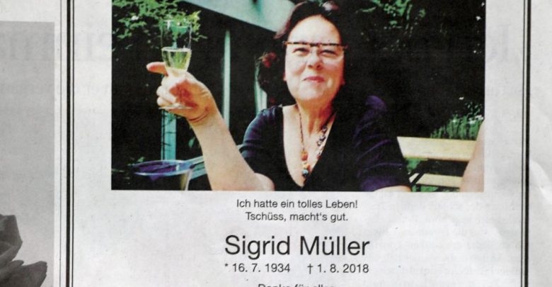 فرح و ابتهج بدل من حزنه على فقدان امه!!