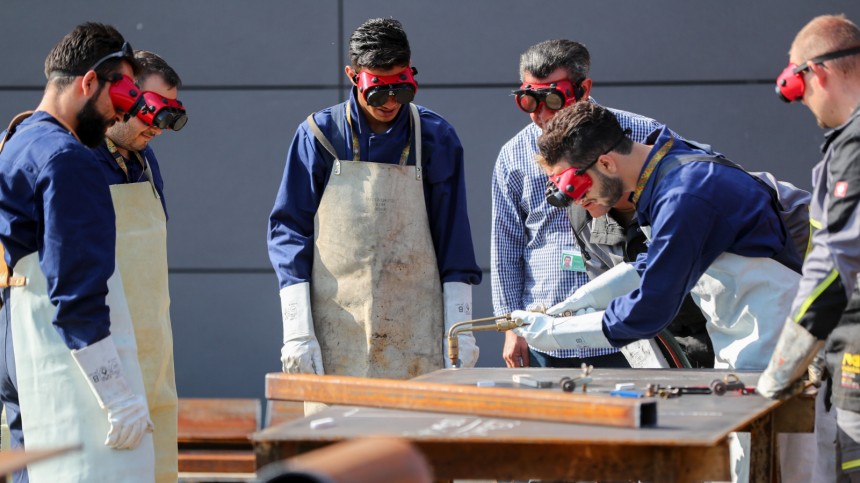 شركات ألمانية تواجه مشاكل خاصة بتوفير فرص عمل للاجئين