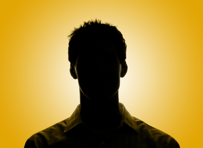 مجهولان يعتديان على عائلة سورية بمنزلهم ويثيران ذعر الأطفال