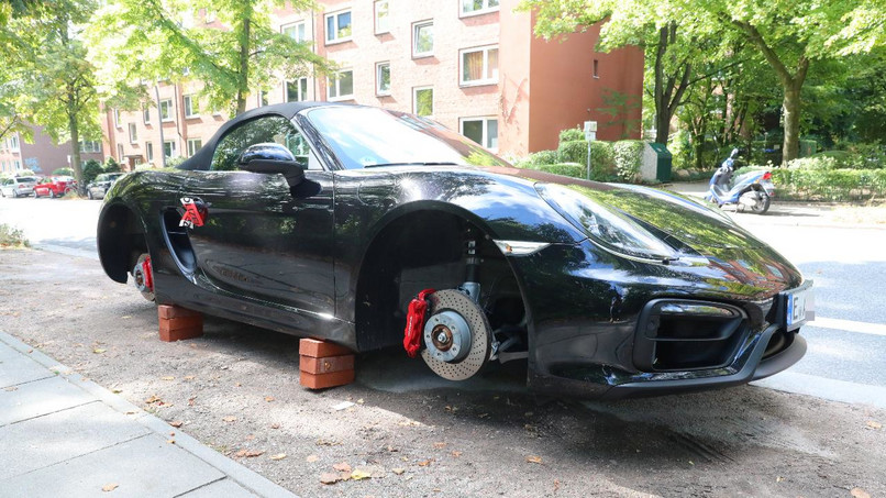 إذا كنت من سكان هامبورغ فانتبه من سرقة إطارات سيارتك