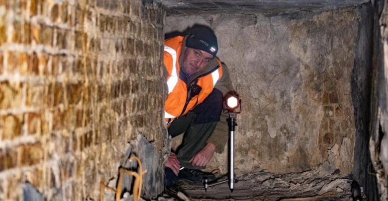 اكتشاف نفق بجانب نصب تذكاري خاص بالهولوكوست