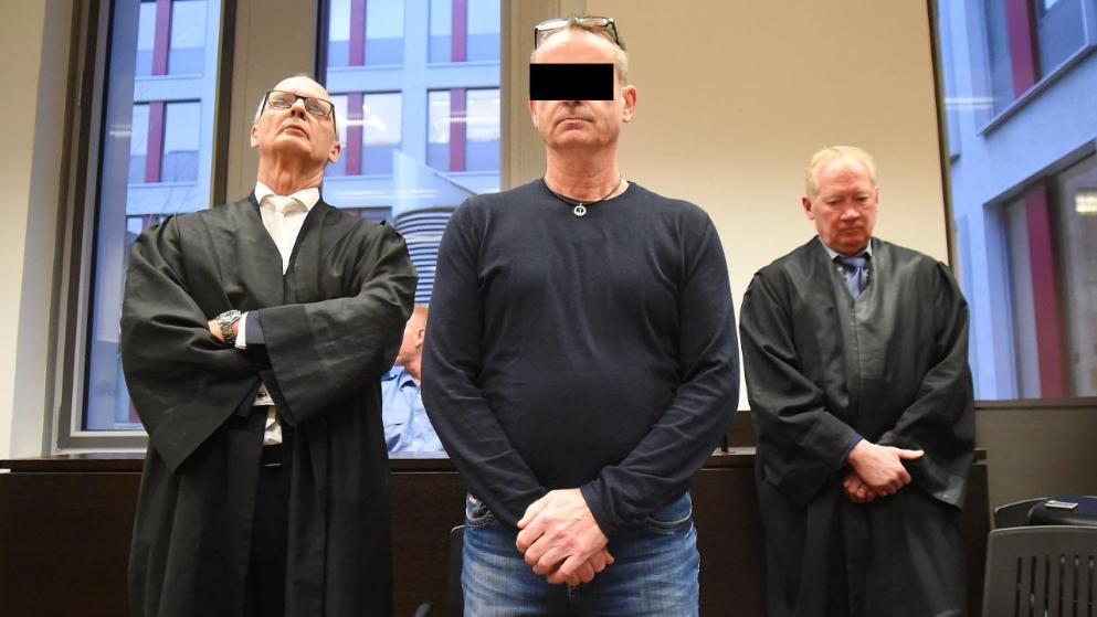 محاكمة ضابط سابق