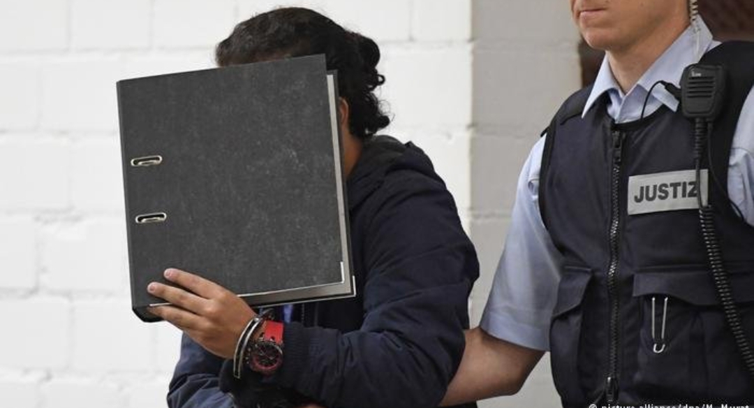 ما قصة الشاب السوري في ألمانيا و المستشار الكندي فيما يتعلق بالدين الاسلامي